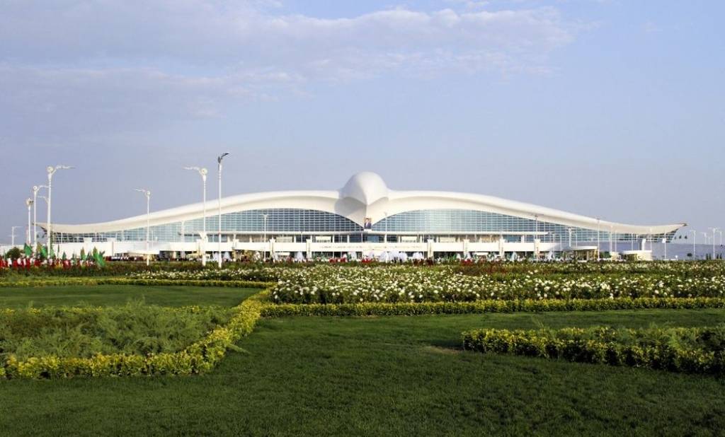Turkmenistāna atklājusi 2,3 miljardus vērtu putna formas lidostu