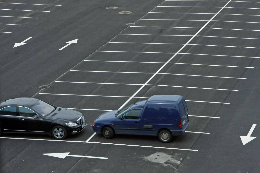 Bez maksas varēs uzlabot auto novietošanas prasmes