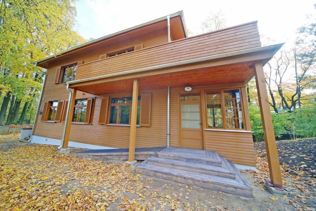 FOTO: Par 250 tūkstošiem eiro atjaunots Jāņa Akuratera muzejs