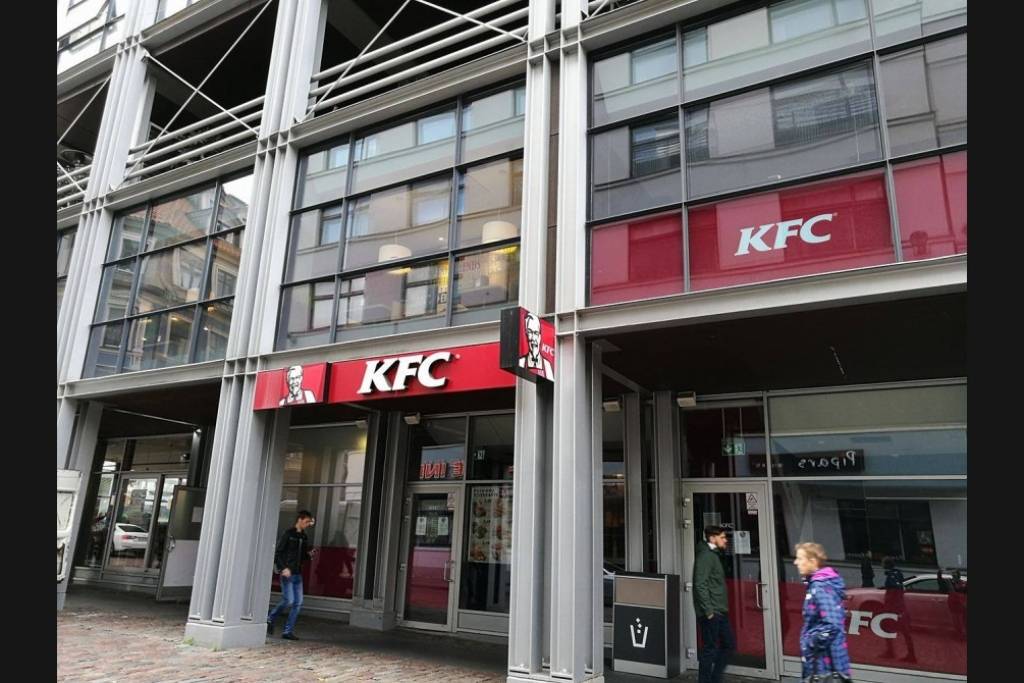 Par higiēnas prasību pārkāpumiem KFC saņēmis 400 eiro naudas sodu