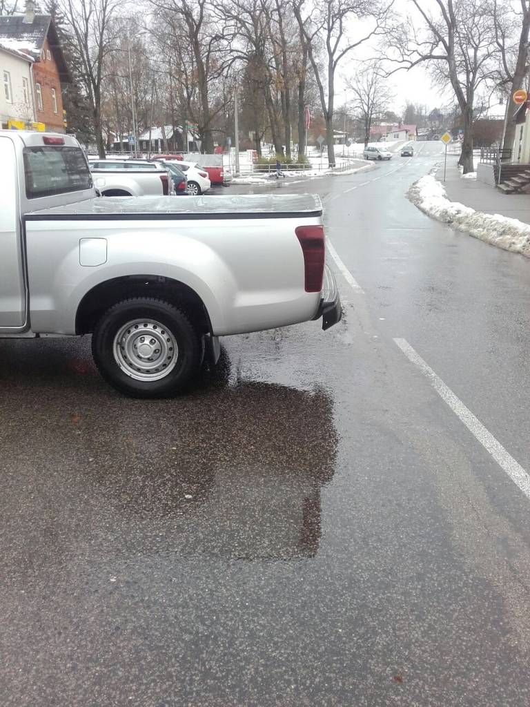 Aculiecinieka foto: Automašīnu novietošana nebeidz pārsteigt