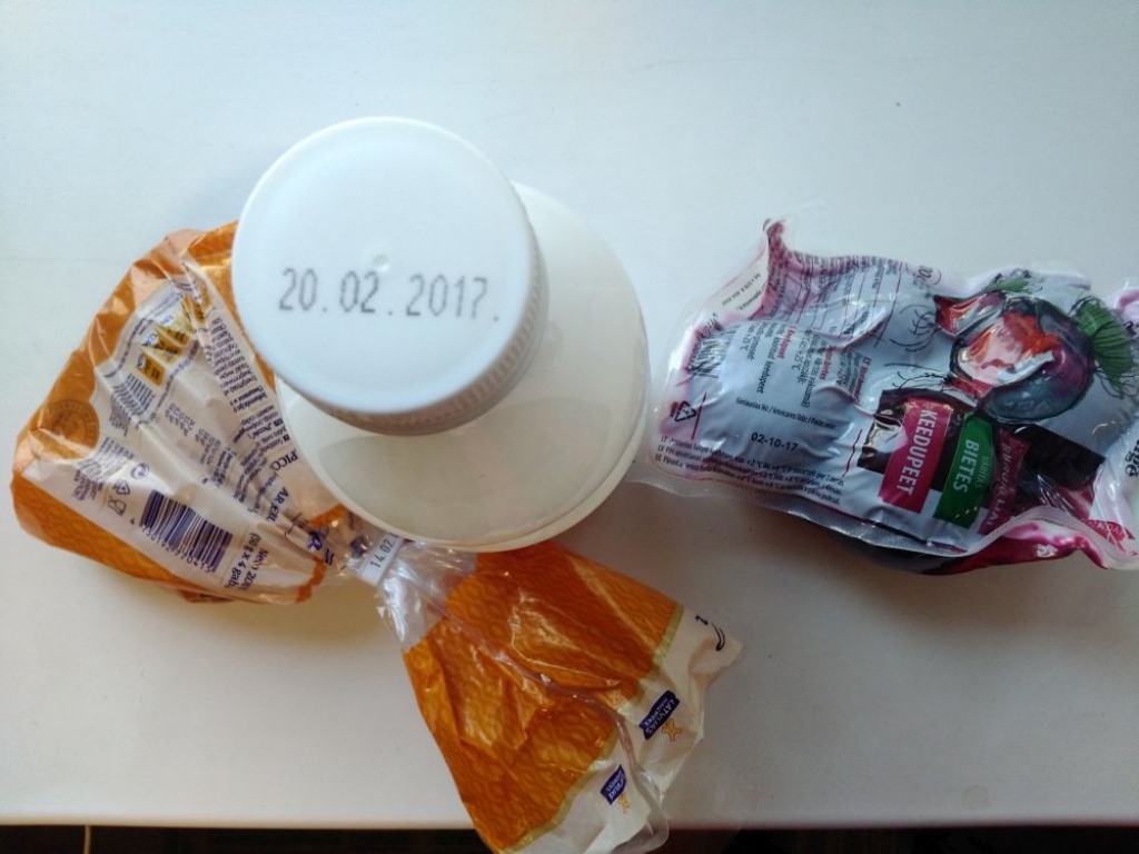 Arī Latvijā pēta iespēju daļu pārtikas tirgot pēc derīguma termiņa