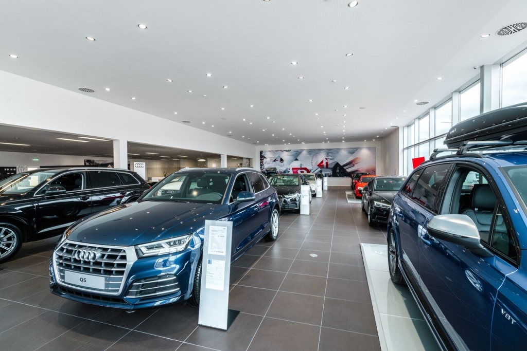 Atklāj jaunuzceltu Audi salonu Kauņā