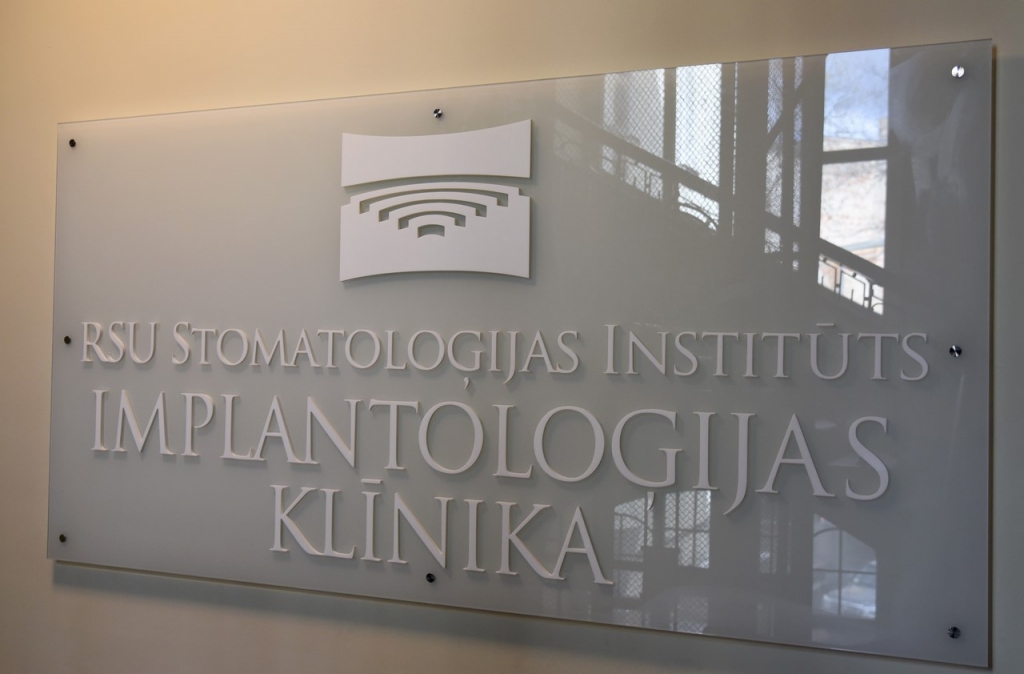 FOTO: Implantoloģijas klīnikas izveidē iegulda 1,5 miljonus eiro