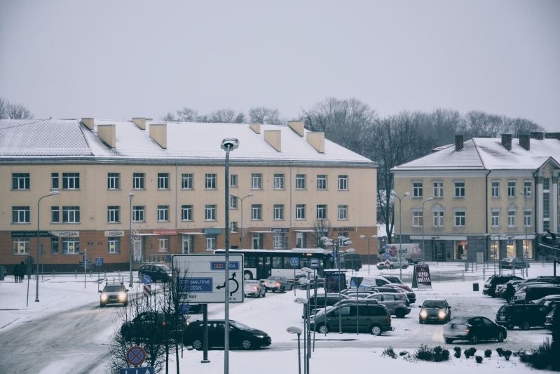 Par apstāšanās un stāvēšanas noteikumiem Valmierā