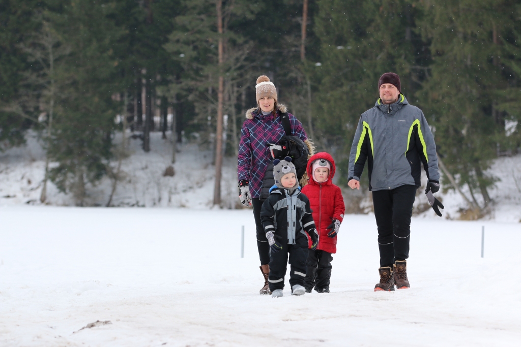 Ļaujas sportiskām aktivitātēm