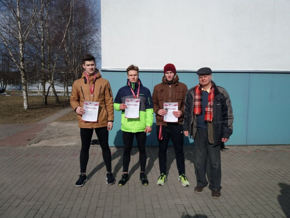 Smiltenes šķēpmetējiem augstvērtīgi rezultāti un četras godalgas Latvijas ziemas čempionātā
