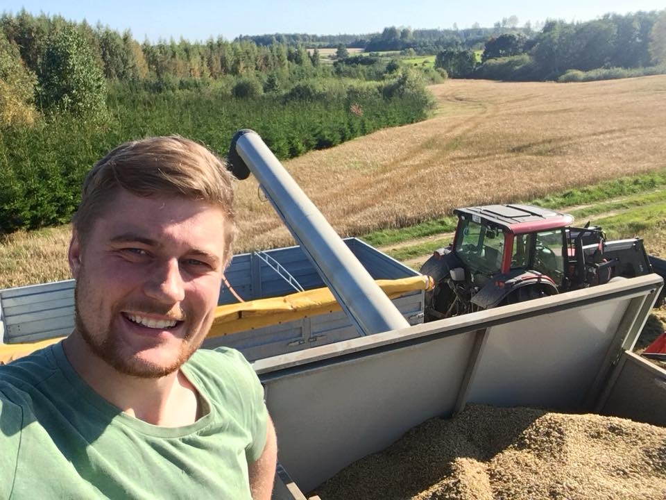 Jaunais un enerģiskais zemnieks neļauj laukiem izmirt
