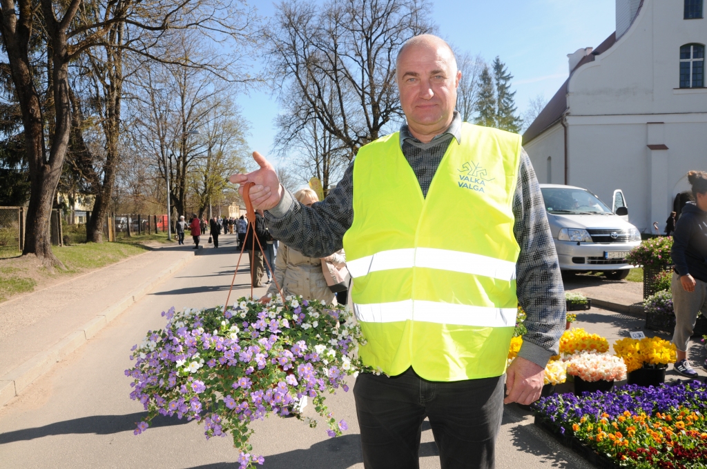 Valkā sakārtos pusi no Lugažu laukuma