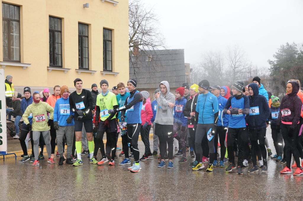 Slapjajā skrējienā – 102 sportisti