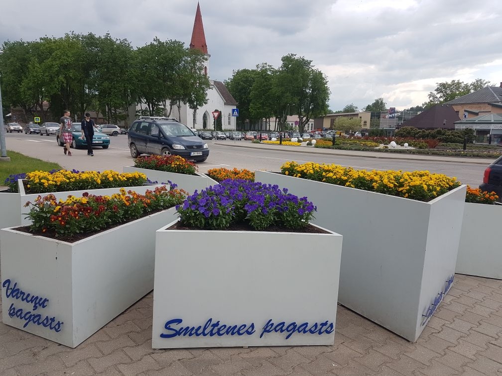 Pilsētvidē pamazām ienāk krāšņums