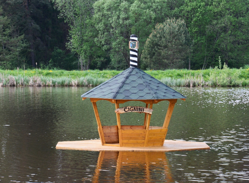 Gulbjiem – sava peldošā māja