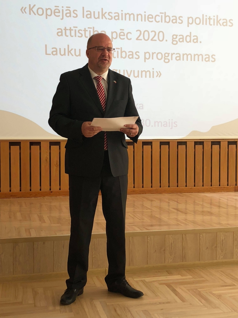“Prātiņ nāc mājās,” Dūklavs un Krauklis cīnās katrs par savu taisnību
