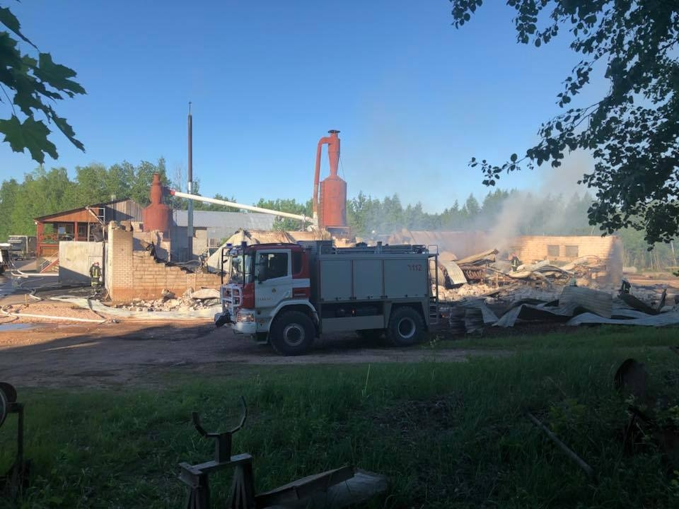 Grundzāles pagastā uguns noposta kokapstrādes uzņēmumu