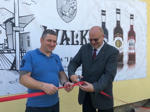 Igauņu uzņēmējs Valkā uzsāk stipro dzērienu ražošanu