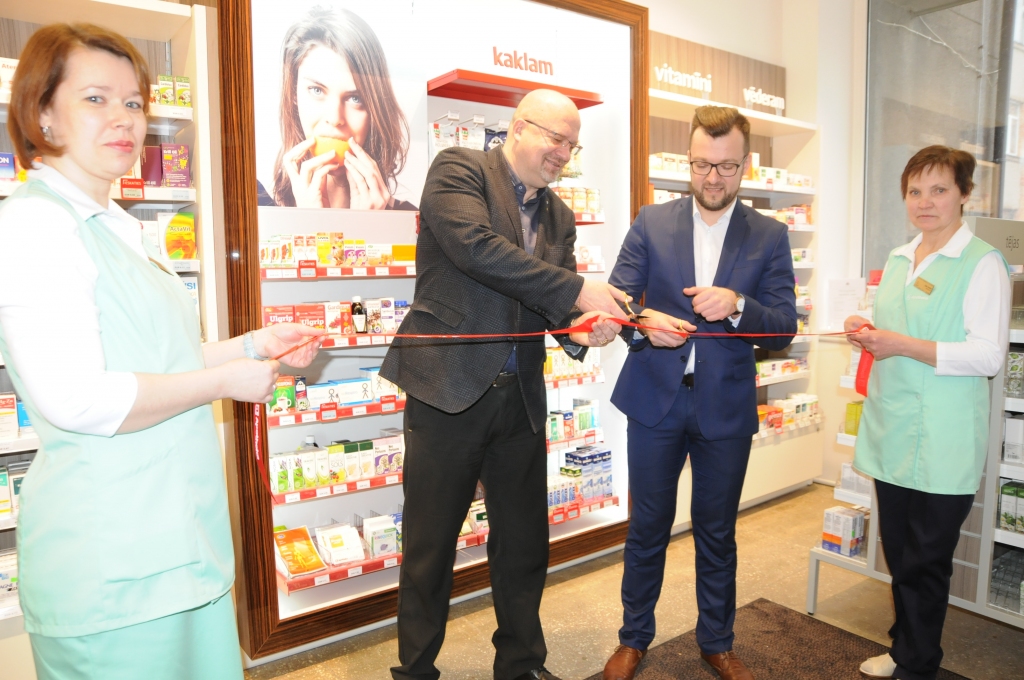 Apotheka aptieka Valkā – pircējiem draudzīgāka, gaišāka un ar lielāku preču sortimentu
