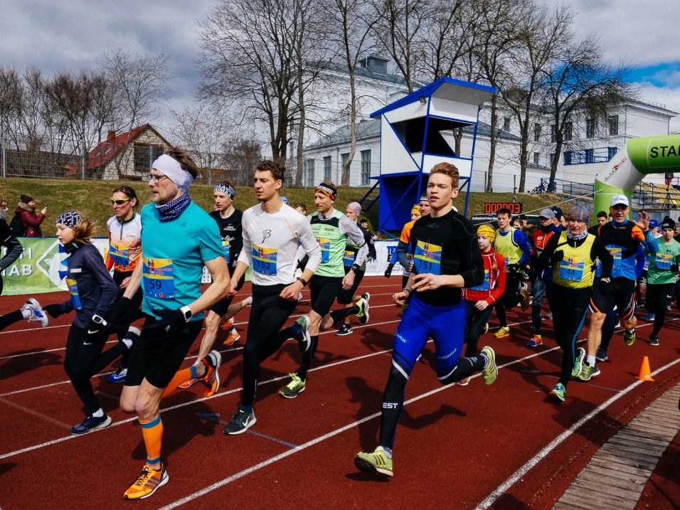 Skrien dvīņupilsētas ielās