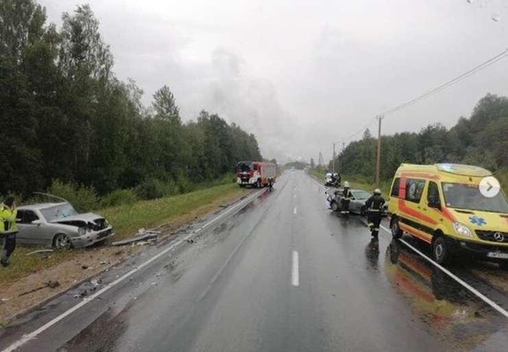 Sākoties akvaplanēšanai, notikusi sadursme