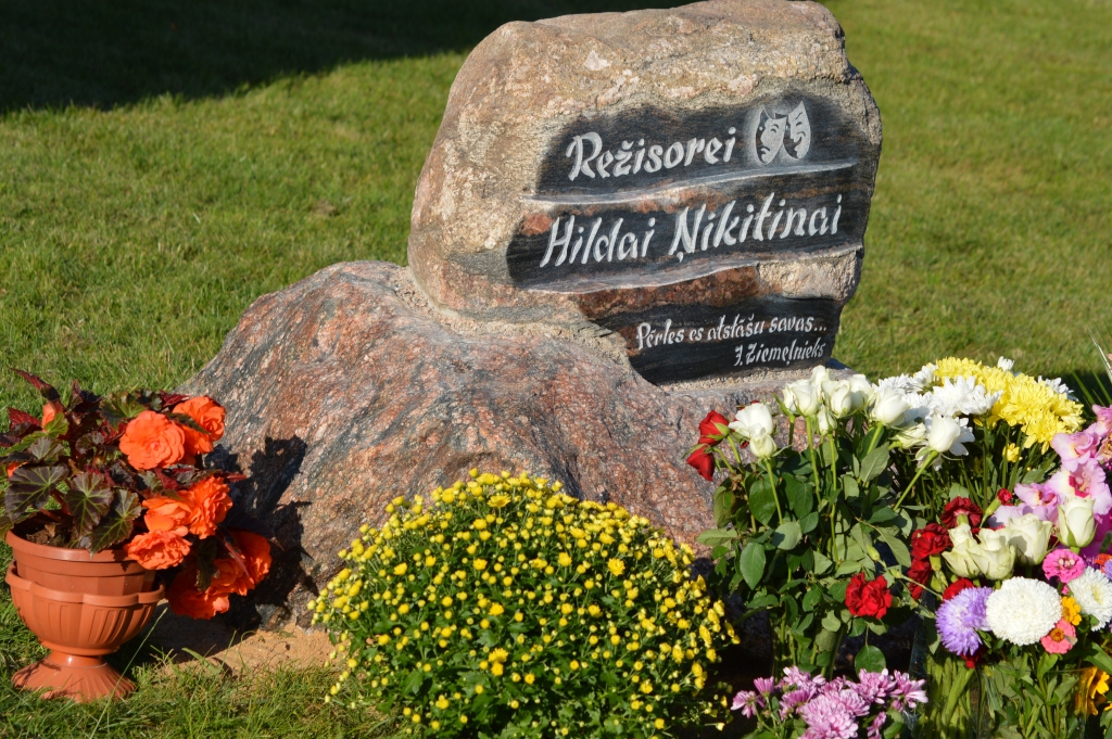 Strenčos - piemiņas akmens režisorei