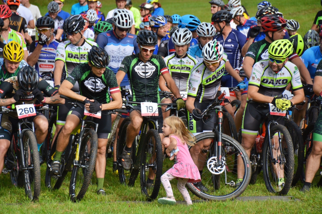 Aizvadīts Valkas četrcīņas MTB posms