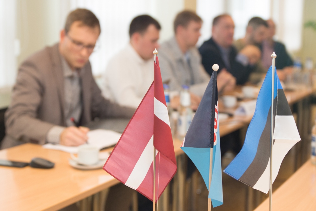 Latvijas – Igaunijas pierobežas pašvaldības paraksta sadarbības līgumu par pierobežas ceļu sakārtošanu