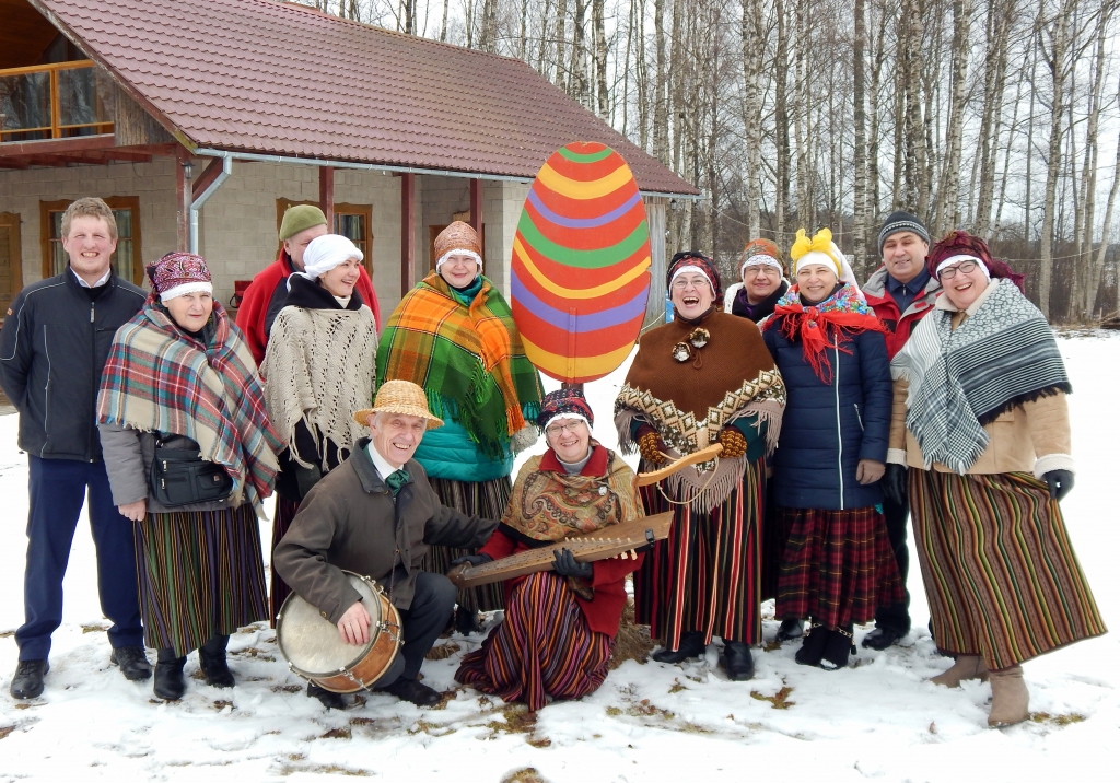 Skanīgā un jestrā dziesmu draugu kopa “Nāburgi” svinēs apaļu jubileju