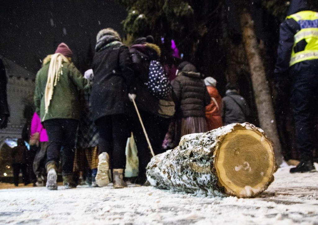 Šodien Valkā vilks bluķi un kurinās ugunskuru