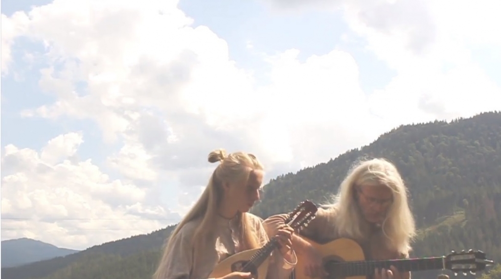 Maijā beigās Valkā uzstāsies modernā folka duets "Pastkaste"