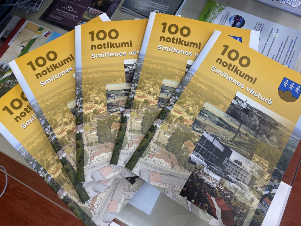 Smiltenes simtgadē izdota brošūra par 100 notikumiem pilsētas vēsturē