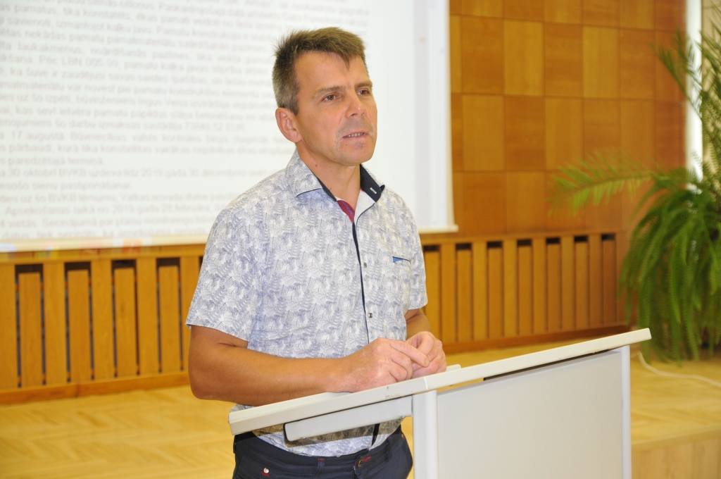 Daļēji slēdz Vijciema sākumskolas ēku