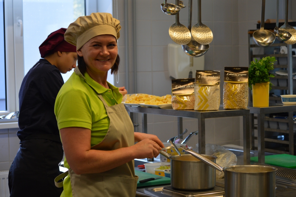 “Siera klubs” uz Smiltenes tehnikumu atved uzņēmējus un meistarklasi ēdienu gatavošanā