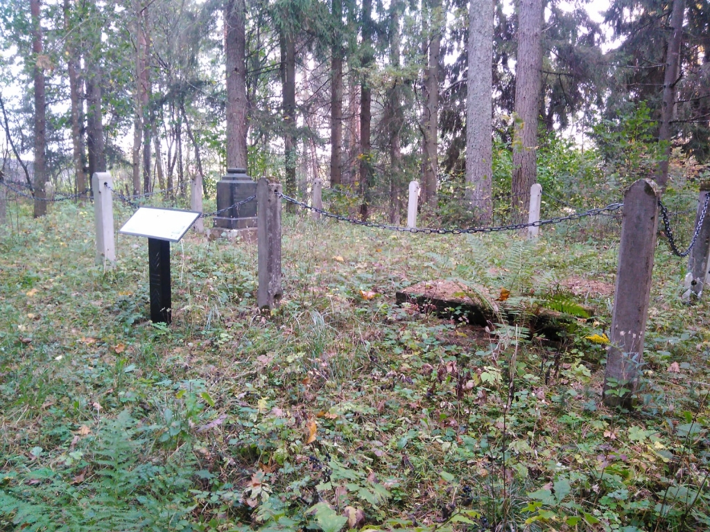 Langes kapavieta joprojām nesakopta