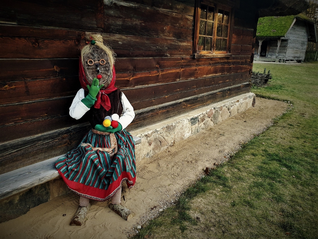 Brīvdabas muzejā atklāj tradicionālo ziemas masku taku