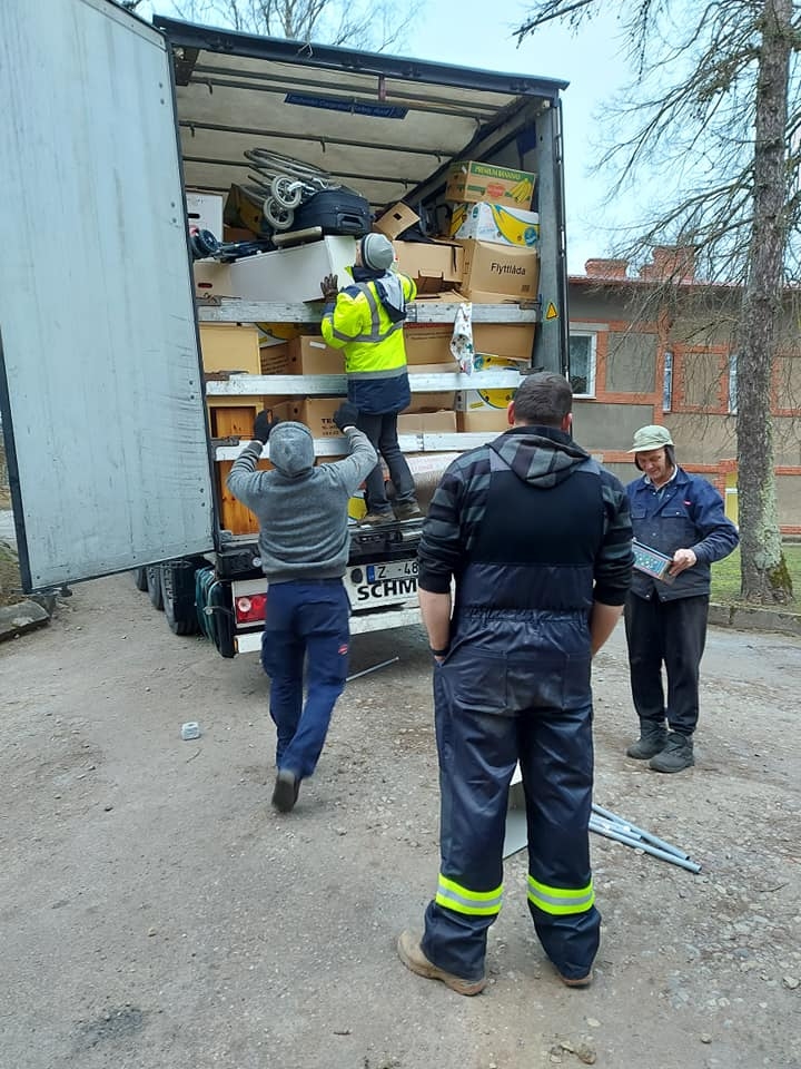 Saņem ikgadējo sūtījumu