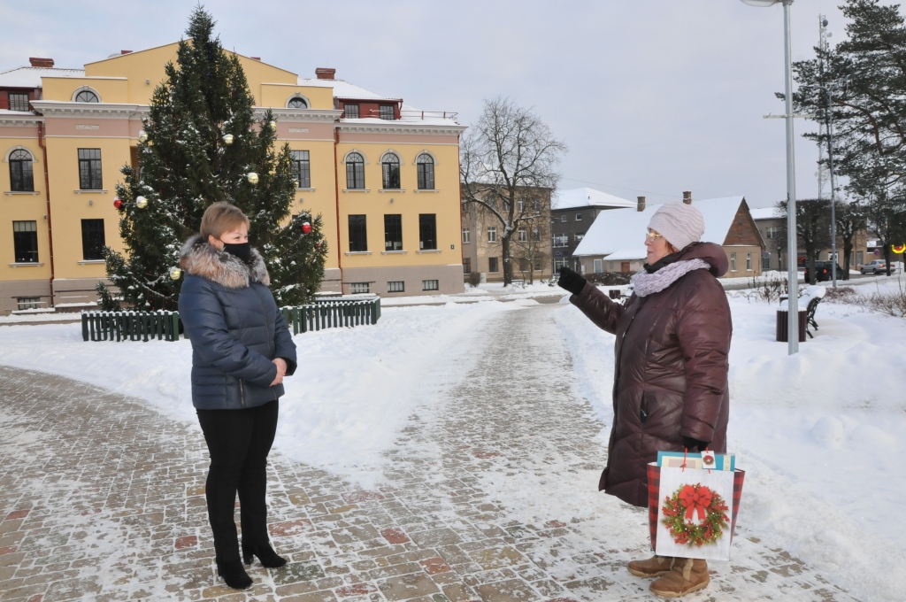 Valka ar katru gada nogali svētku gaismās mirdz košāk un spožāk
