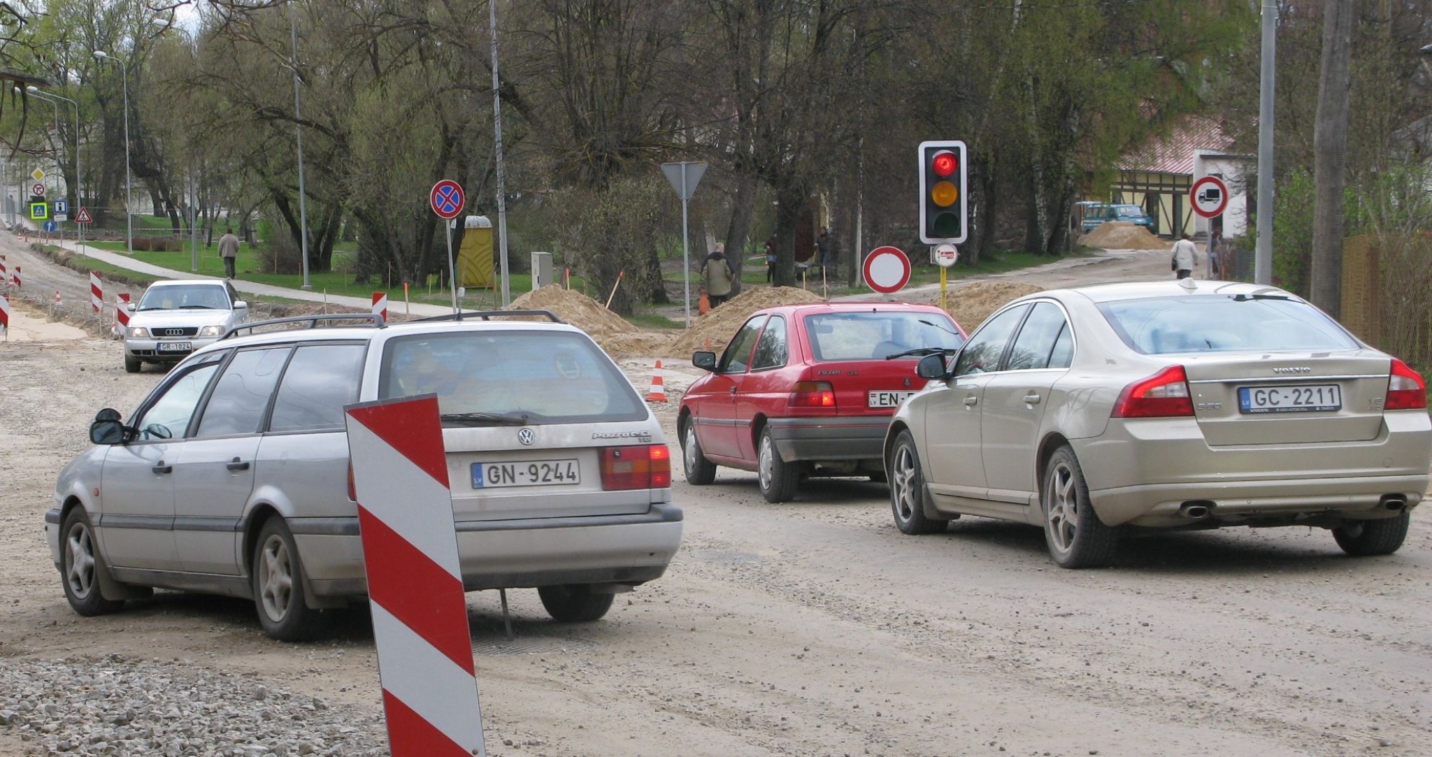 Smiltenē pārkāpj ceļu satiksmes noteikumus