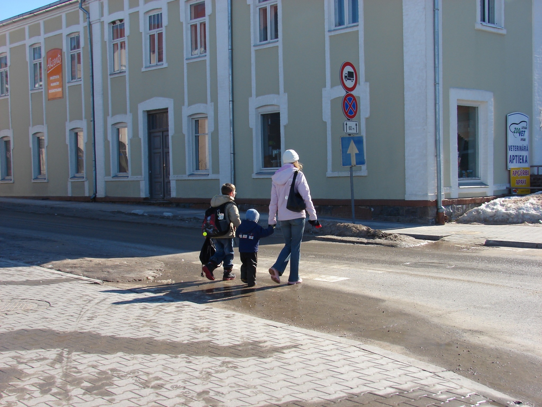 Smiltenē “zebrām” svītras atjauno reizi gadā 