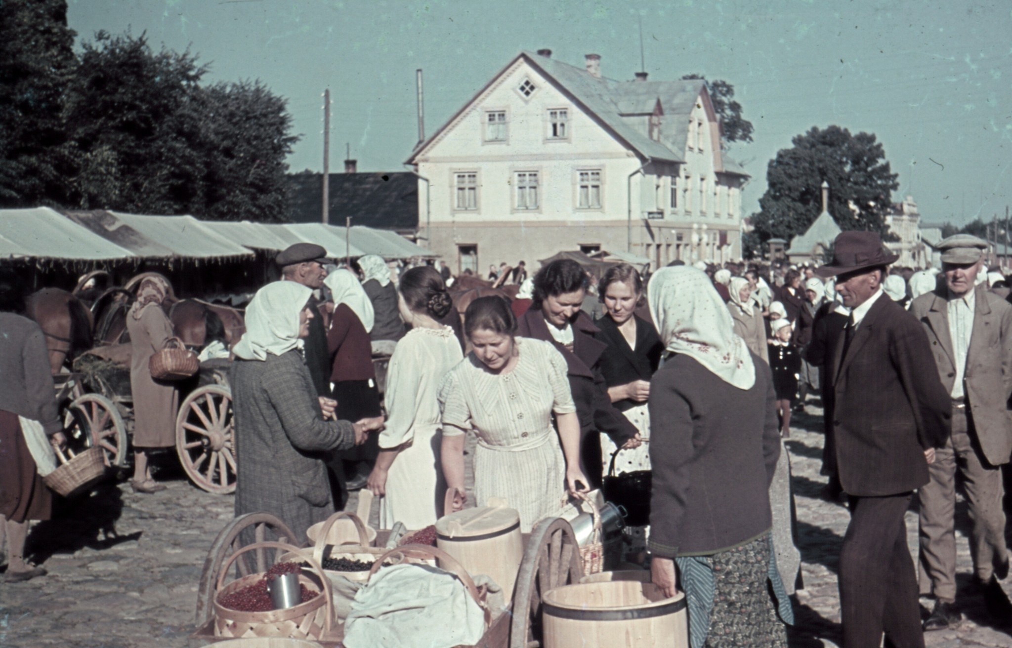 Aldis Apsītis trijos gados izveidojis iespaidīgu seno Smiltenes fotogrāfiju kolekciju