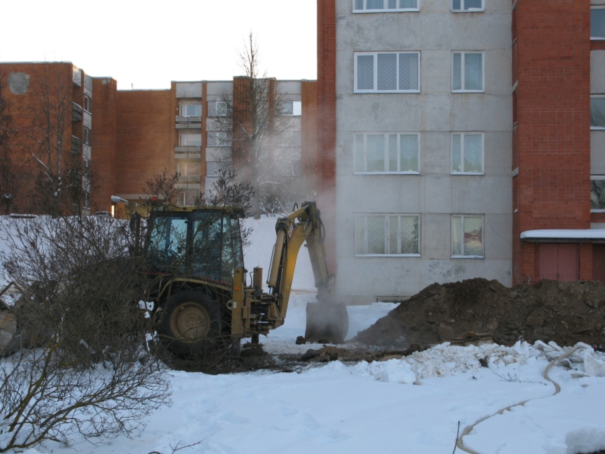 Izdevies atrast bojāto siltumtrases posmu Smiltenē (papildināts)