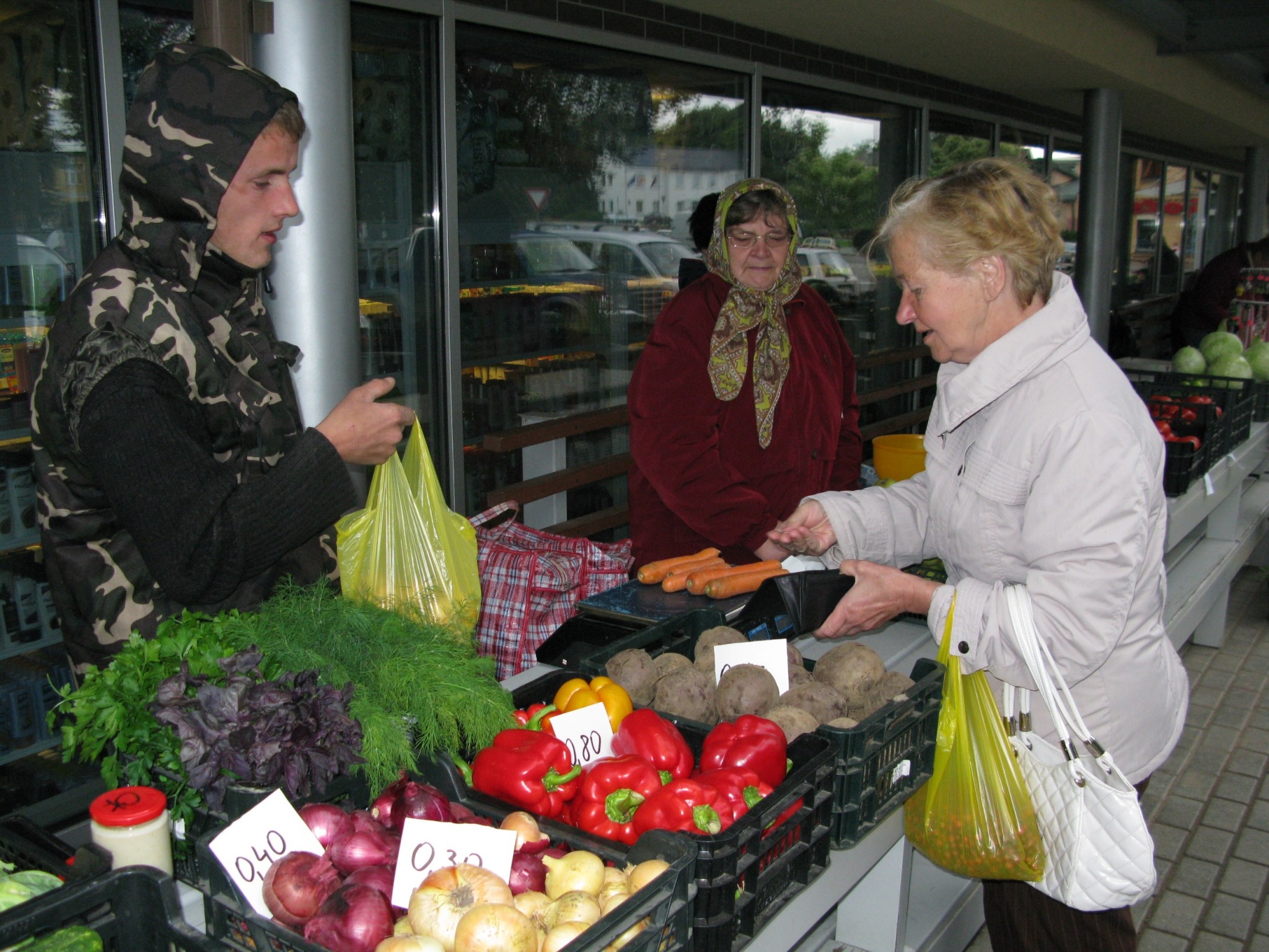 Pircēji vēlas plašu tirgu; tirgotājus piebremzē augsta nodeva 