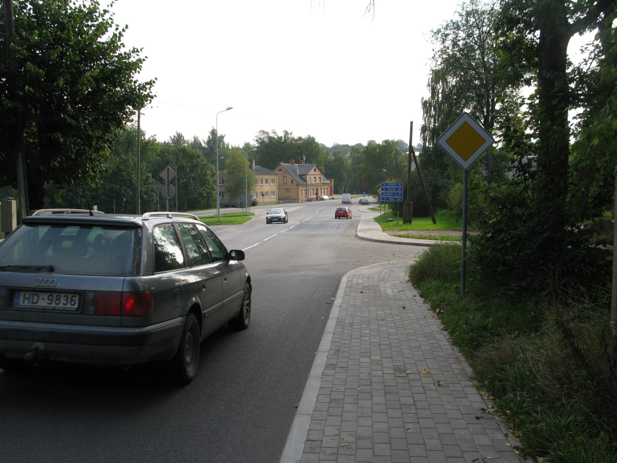 Satiksmes drošība Smiltenē: Kārtības vienvirziena ielā nav