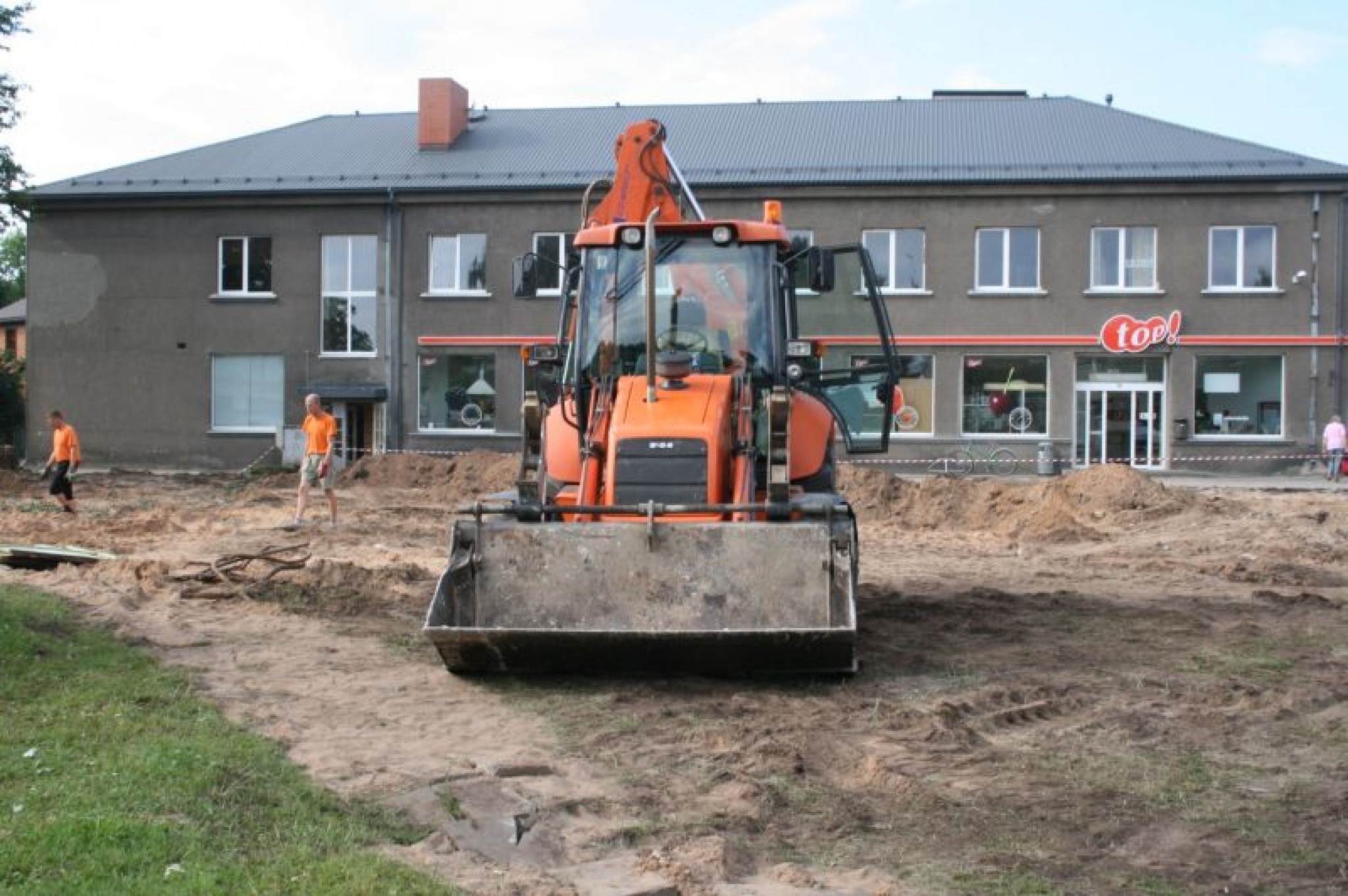 Valkas centrā top jauns auto stāvlaukums