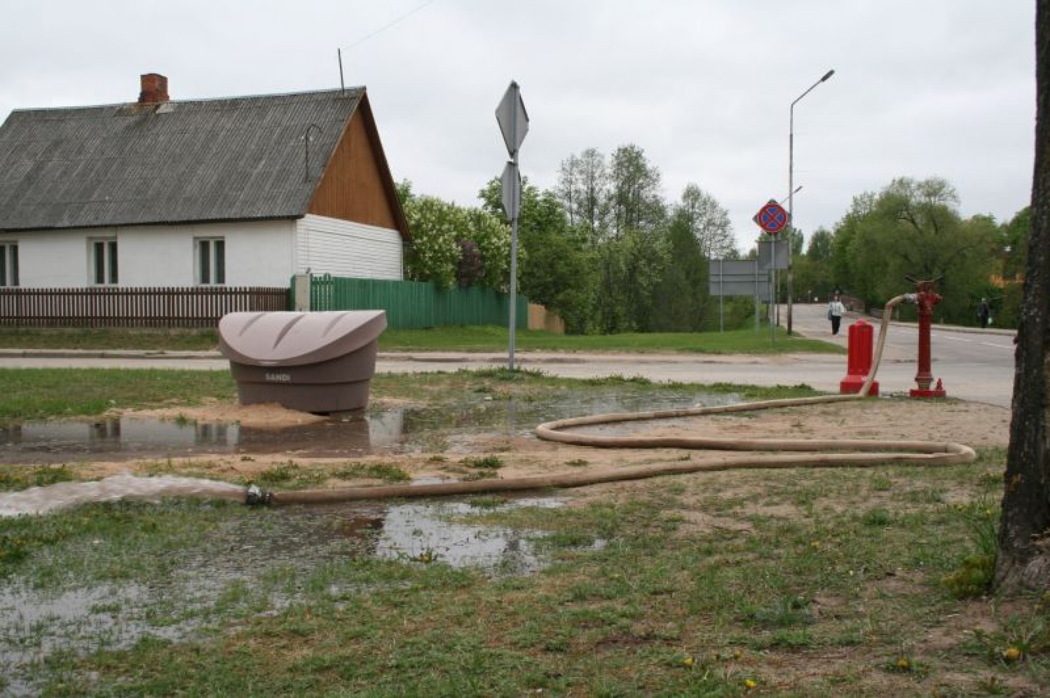 Valkas teritorijā virszemē nonāk visai smakojošs ūdens