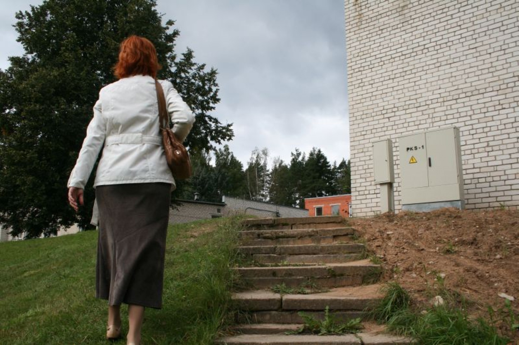 Valkā joprojām daudz bīstamu kāpņu