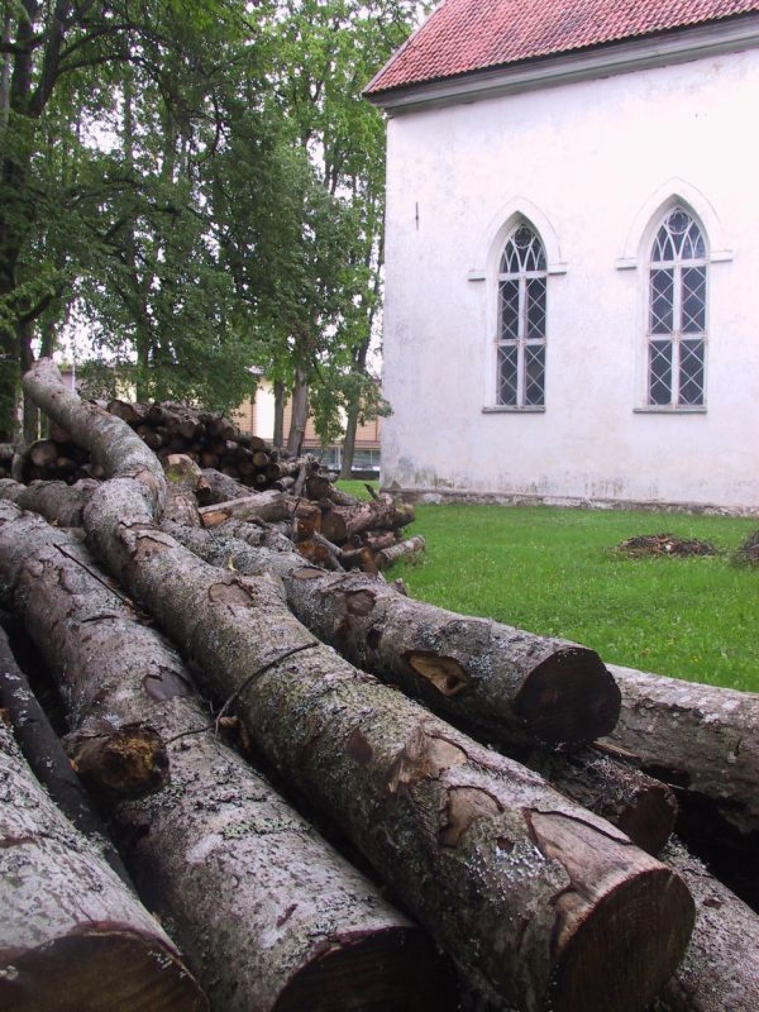 Smiltenes luterāņu baznīcā draudzes locekļi negrib salt atkal.