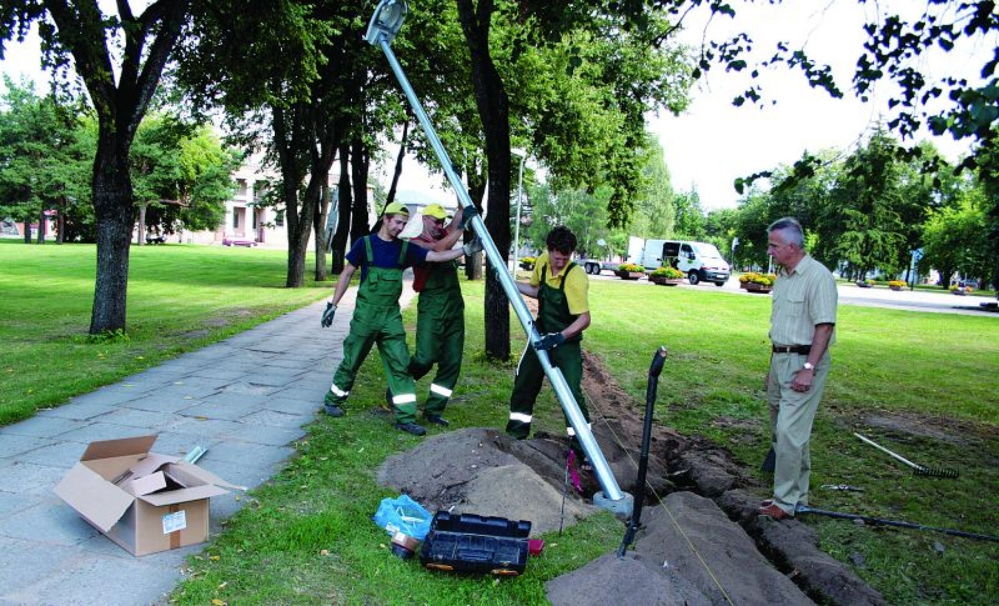 Lugažu laukuma rekonstrukcija ir sākusies ar elektroapgaismes sakārtošanu