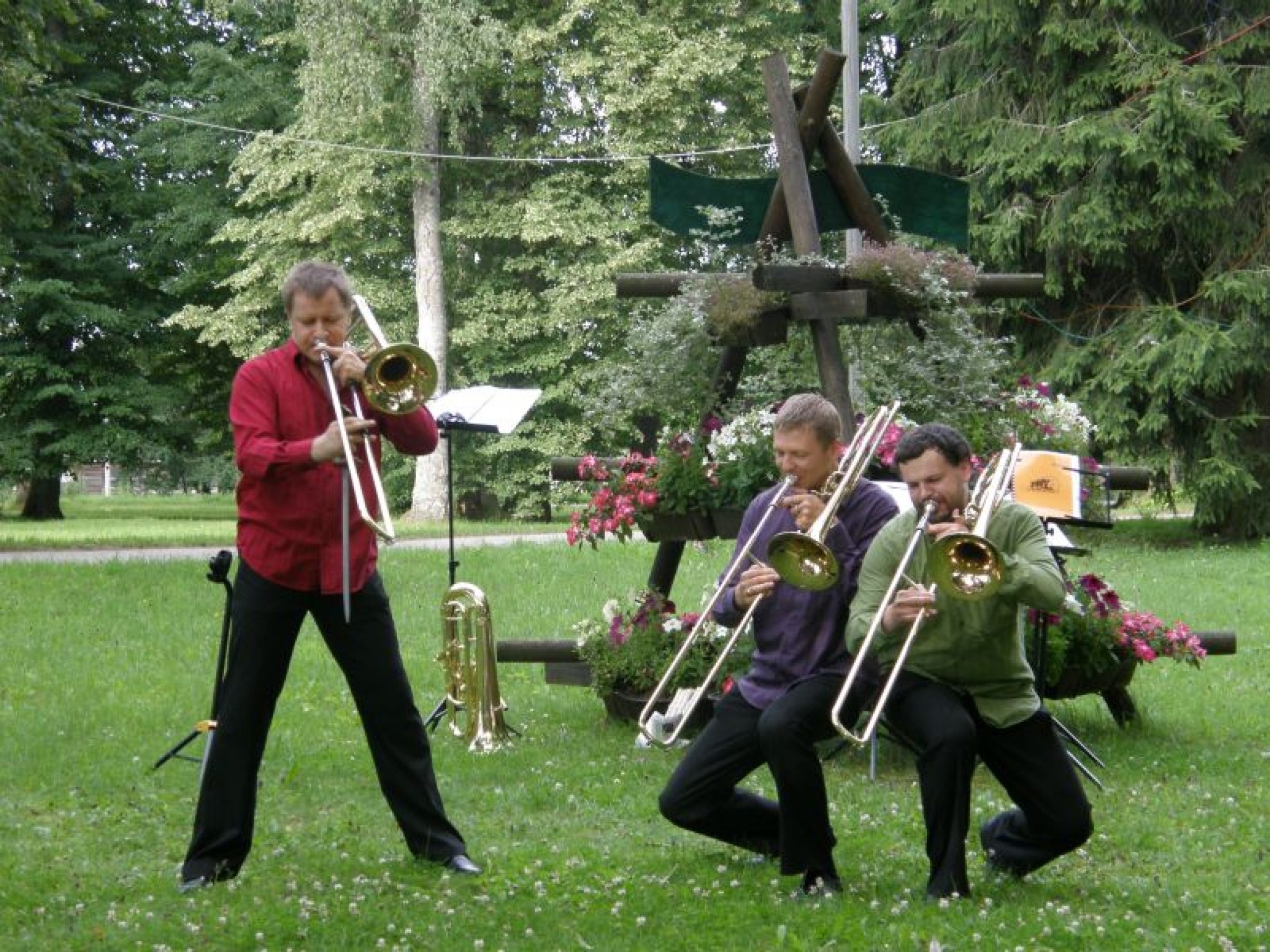 Jērcēnmuižas parkā uzstājas operas mākslinieki