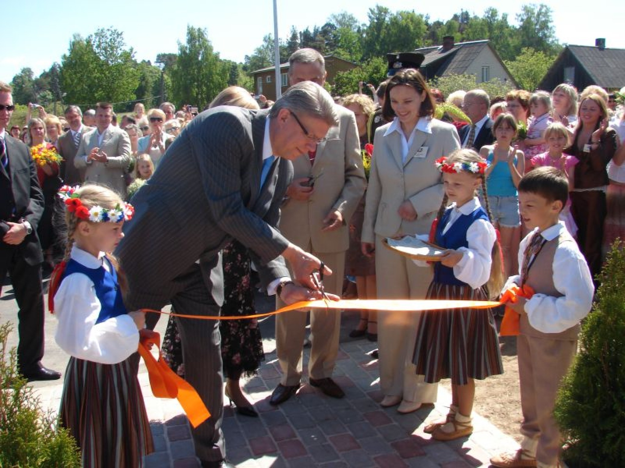 Fotoreportāža: Pīlādžziedu laikā Smiltenes mazuļi iegūst savu “Pīlādzīti”