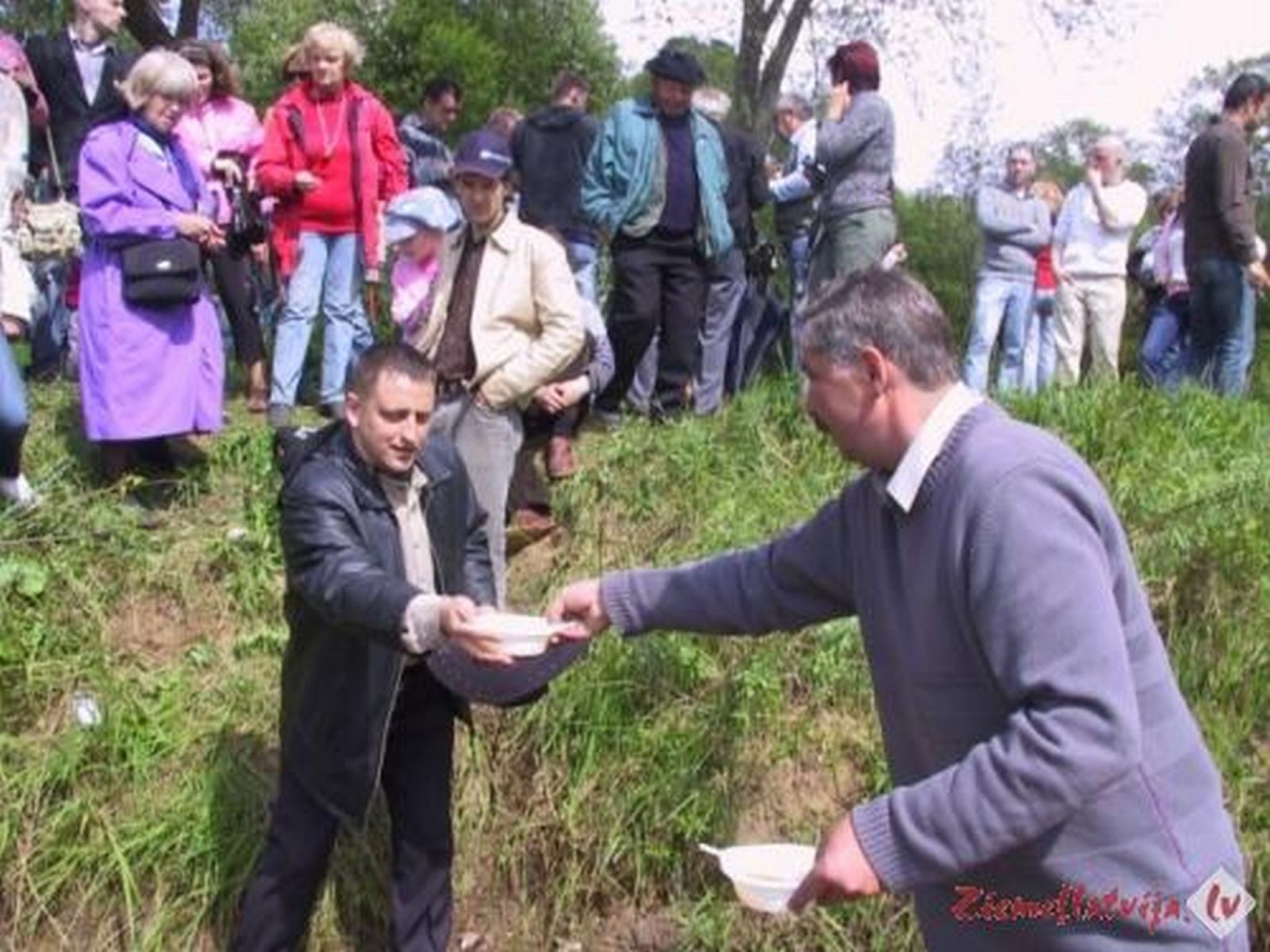 Plostnieka cepurē samestie santīmi būs ceļa nauda uz ārzemēm.