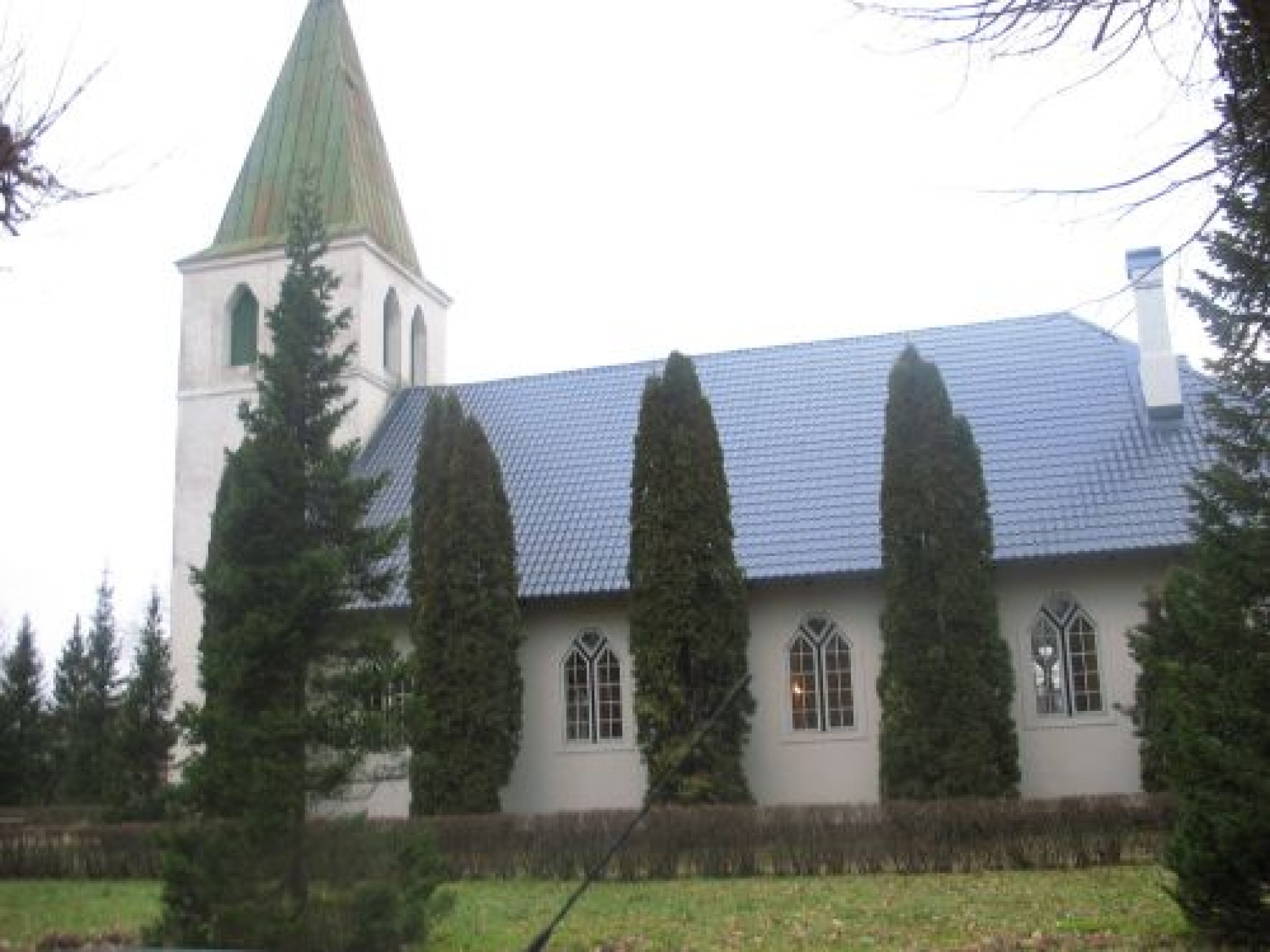 Savu simtgadi Strenču baznīca sagaida ar jaunu jumtu